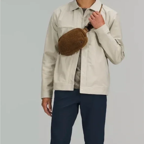 Lululemon Everywhere Belt Bag 
Fleece - Picture 2 of 15